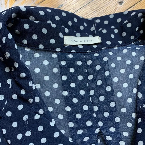 Tea n Rose Sheer Button-down Blouse - Picture 3 of 5